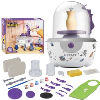 On voit un jeu de poterie avec tous ses accessoires et sa boîte de jeu
